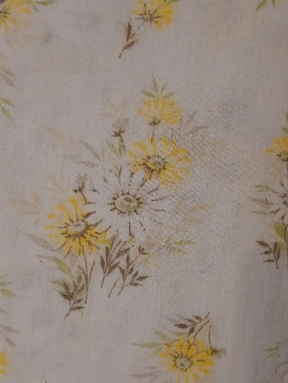Source Unknown White and Yellow Floral Bedding Sheet